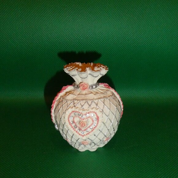 Collectible Willow Hall - The Bride 4 Piece Set: Hat, Shoe, Purse & Hat Stand - Picture 12 of 13